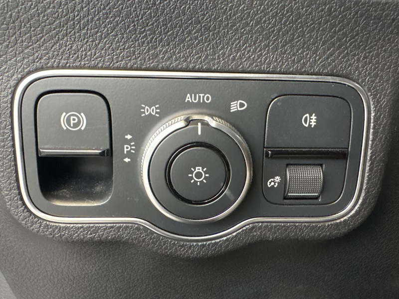 Image Mercedes-Benz GLB 220 d 4MATIC AMG Line  