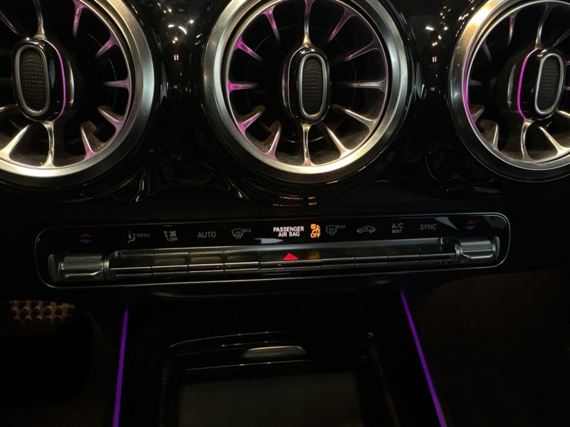 Image Mercedes-Benz GLB 220 d 4MATIC AMG Line  