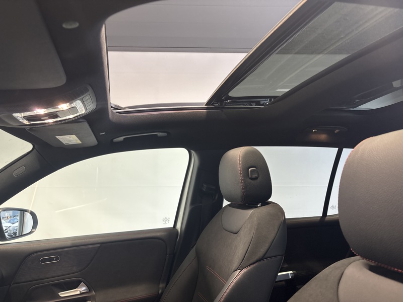 Image Mercedes-Benz GLB 220 d 4MATIC AMG Line  