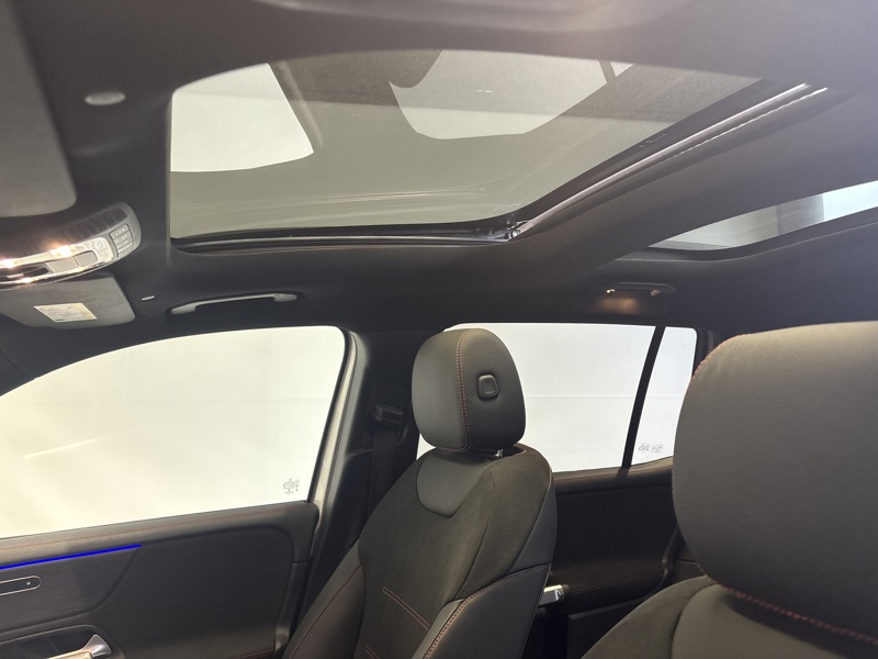 Image Mercedes-Benz GLB 220 d 4MATIC AMG Line  