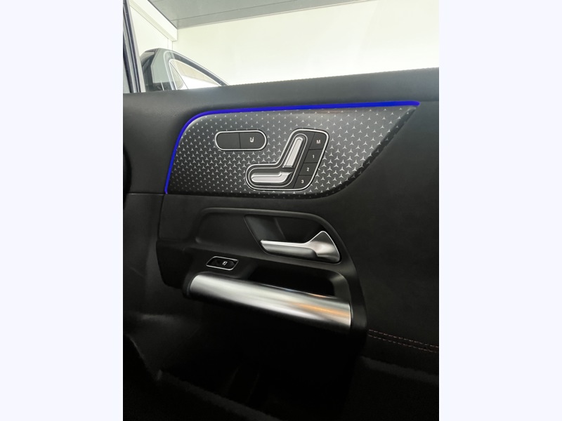 Image Mercedes-Benz GLA 180 d AMG Line  