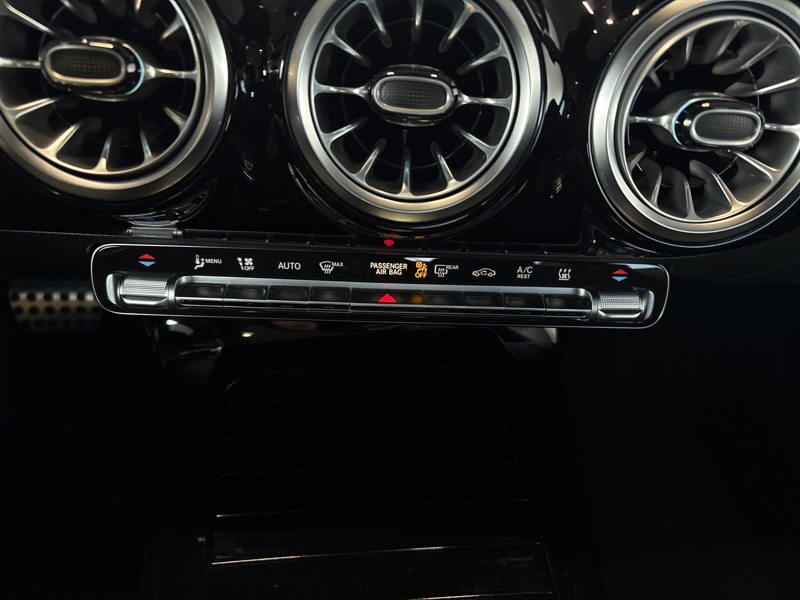 Image Mercedes-Benz CLA COUPÉ CLA 250 e Hybrid EQ Coupé AMG Line  