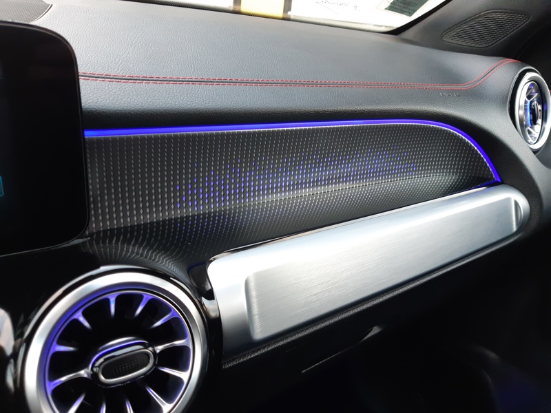 Image Mercedes-Benz EQB 350 4MATIC AMG Line  