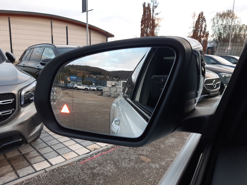 Image Mercedes-Benz EQB 350 4MATIC AMG Line  