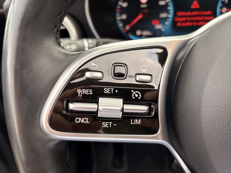 Image Mercedes-Benz GLC SUV GLC 300e 4MATIC SUV AMG Line  