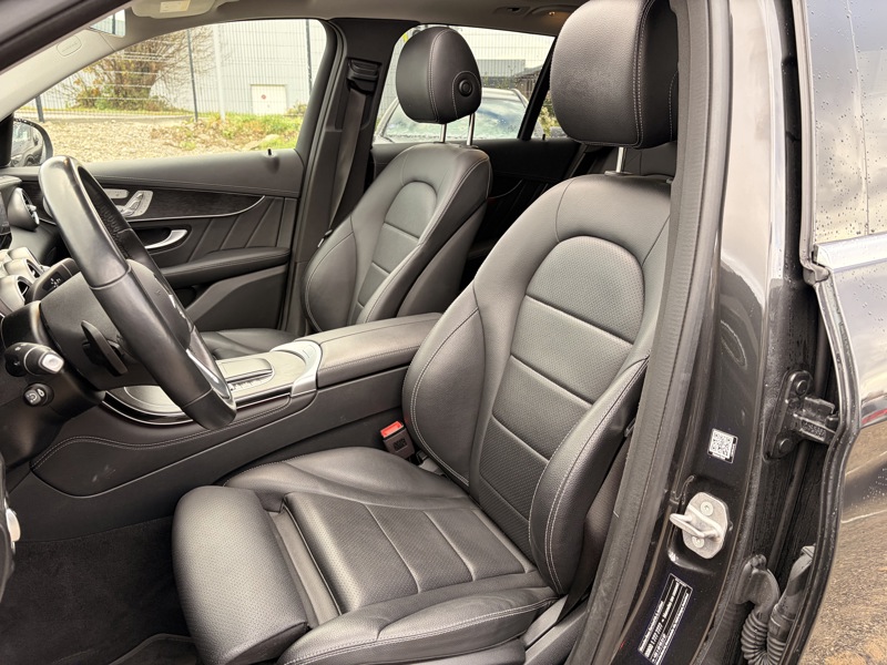 Image Mercedes-Benz GLC SUV GLC 300e 4MATIC SUV AMG Line  