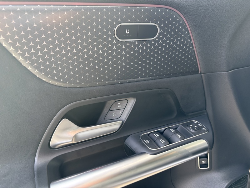 Image Mercedes-Benz EQA 300 4MATIC AMG Line  