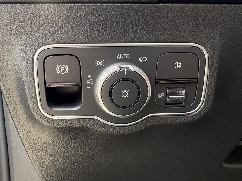 Image Mercedes-Benz EQA 300 4MATIC AMG Line  