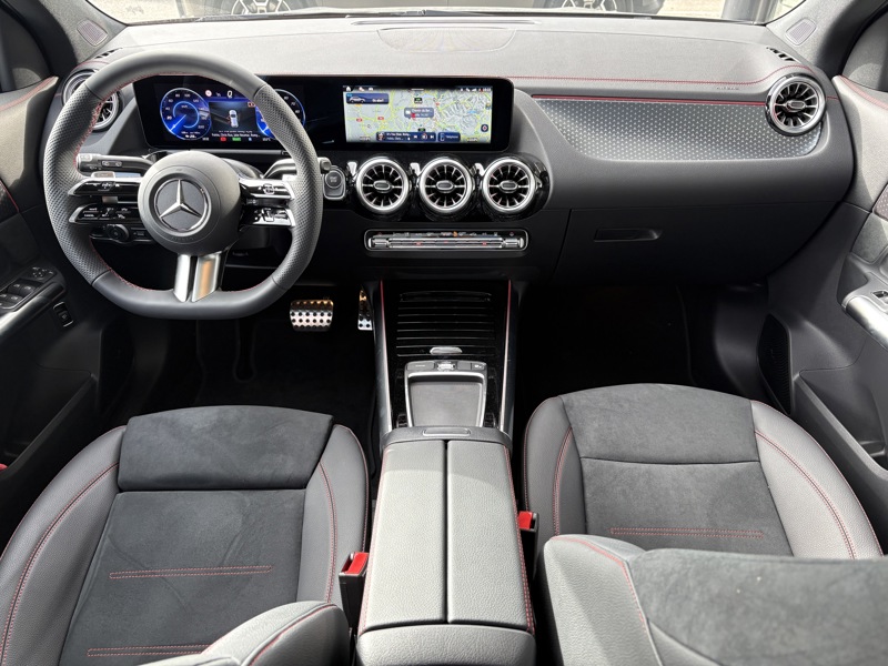 Image Mercedes-Benz EQA 300 4MATIC AMG Line  