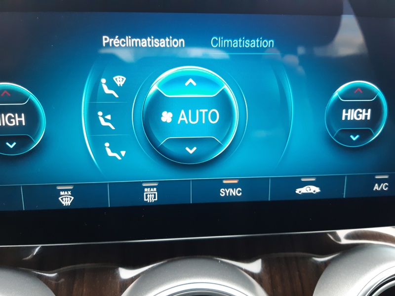 Image Mercedes-Benz GLC SUV GLC 300e 4MATIC SUV AMG Line  