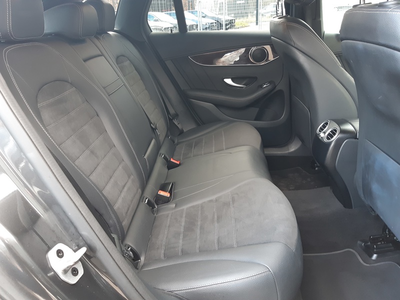 Image Mercedes-Benz GLC SUV GLC 300e 4MATIC SUV AMG Line  