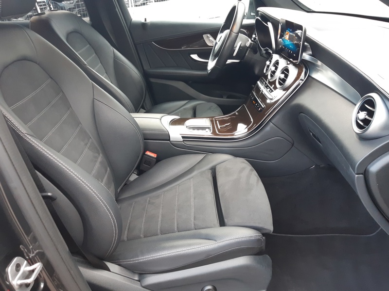 Image Mercedes-Benz GLC SUV GLC 300e 4MATIC SUV AMG Line  