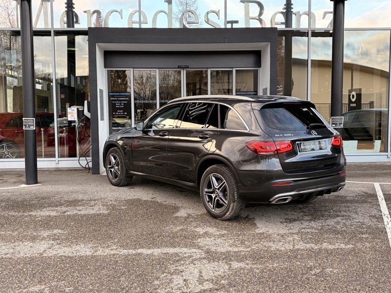 Image Mercedes-Benz GLC SUV GLC 300e 4MATIC SUV AMG Line  