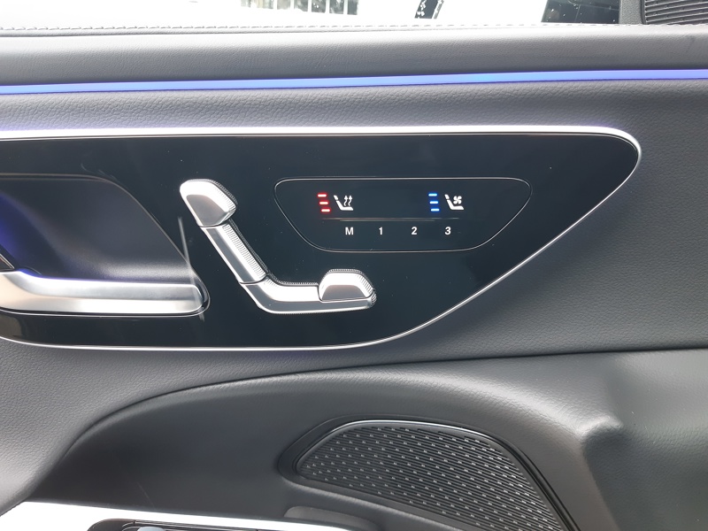 Image Mercedes-Benz CLASSE E BREAK Classe E 300 e Hybrid EQ AMG Line Break  