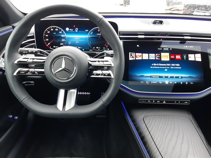 Image Mercedes-Benz CLASSE E BREAK Classe E 300 e Hybrid EQ AMG Line Break  