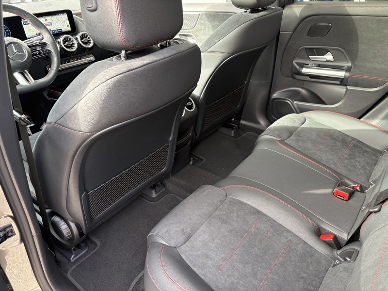 Image Mercedes-Benz EQA 300 4MATIC AMG Line  