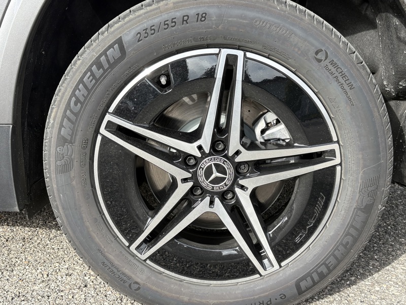 Image Mercedes-Benz EQA 300 4MATIC AMG Line  