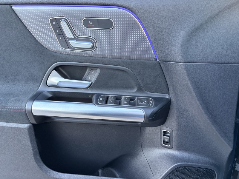 Image Mercedes-Benz EQA 350 4Matic AMG Line  292 ch 