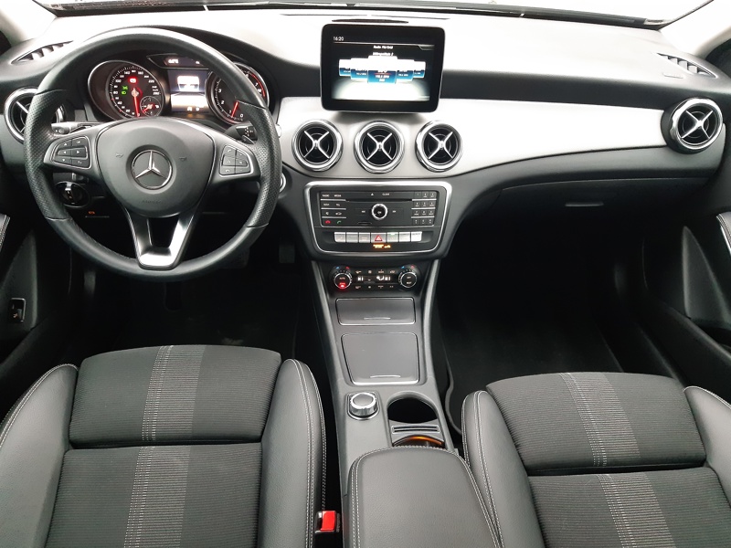 Image Mercedes-Benz GLA 180 Sensation  