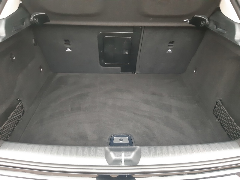 Photo Mercedes-Benz GLA 180 Sensation  