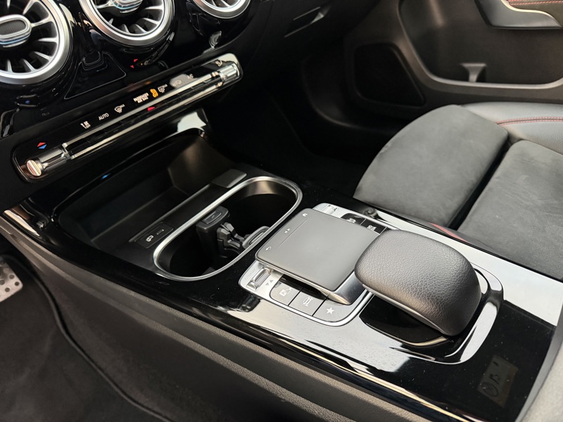 Image Mercedes-Benz CLASSE A 200 d Berline AMG Line  