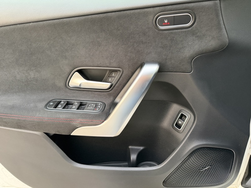 Image Mercedes-Benz CLASSE A 200 d Berline AMG Line  