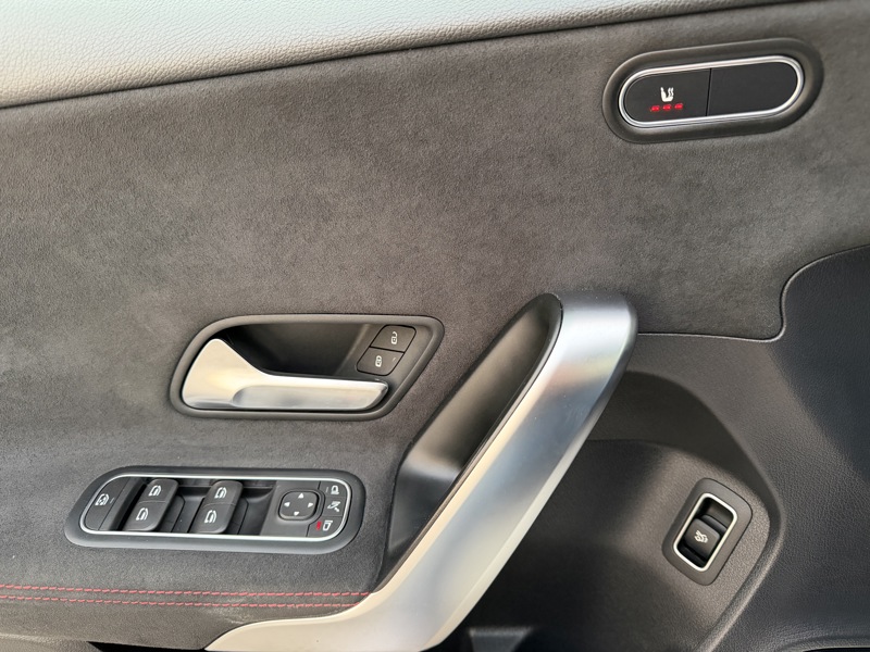 Image Mercedes-Benz CLASSE A 200 d Berline AMG Line  