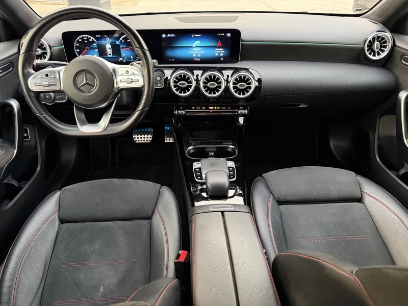 Image Mercedes-Benz CLASSE A 200 d Berline AMG Line  