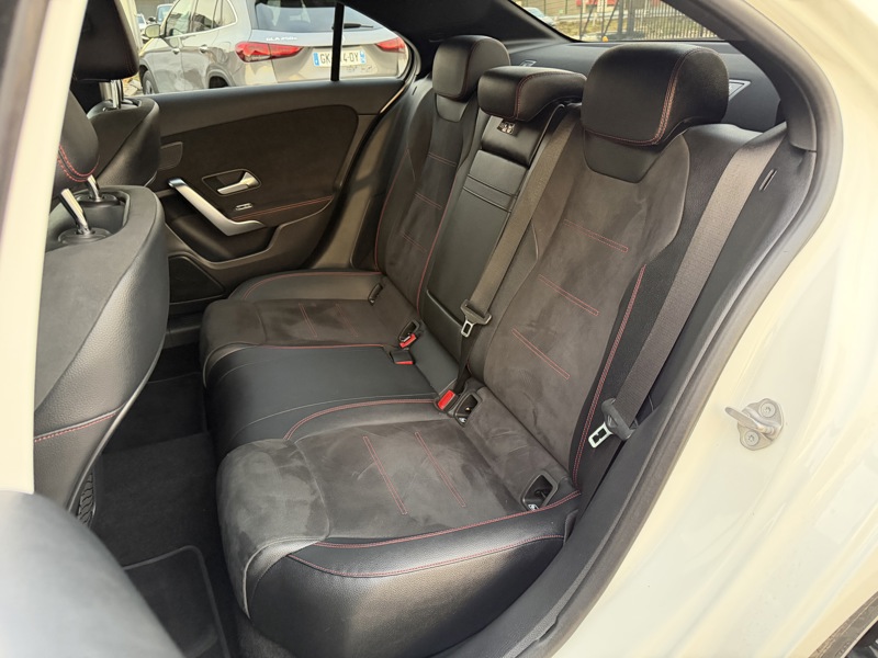 Image Mercedes-Benz CLASSE A 200 d Berline AMG Line  