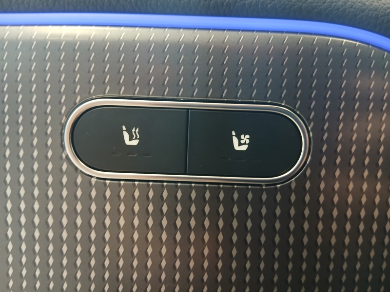 Image Mercedes-Benz EQA 350 4MATIC AMG Line  