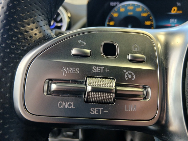 Image Mercedes-Benz EQA 350 4MATIC AMG Line  