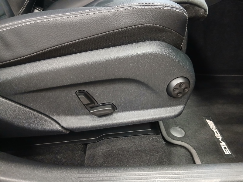 Image Mercedes-Benz GLC 300e 4MATIC SUV AMG Line  