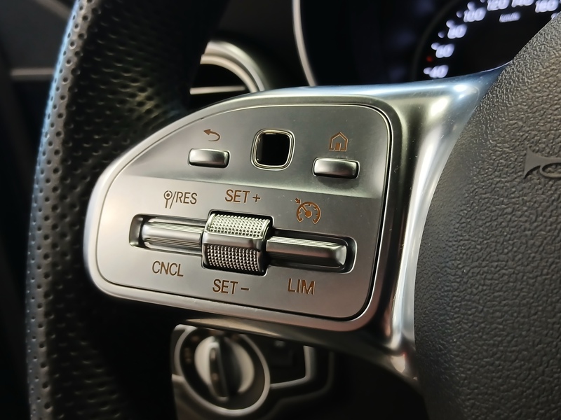 Image Mercedes-Benz GLC 300e 4MATIC SUV AMG Line  