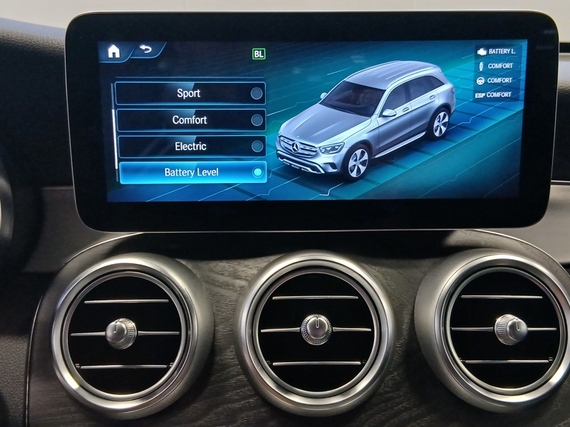 Image Mercedes-Benz GLC 300e 4MATIC SUV AMG Line  