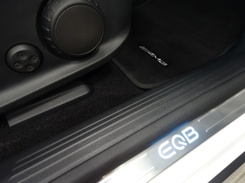 Image Mercedes-Benz EQB 350 4MATIC AMG Line  