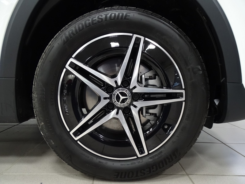 Image Mercedes-Benz EQB 350 4MATIC AMG Line  