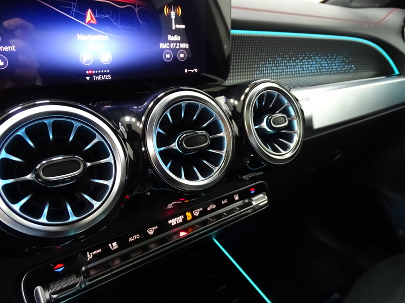 Image Mercedes-Benz EQB 350 4MATIC AMG Line  