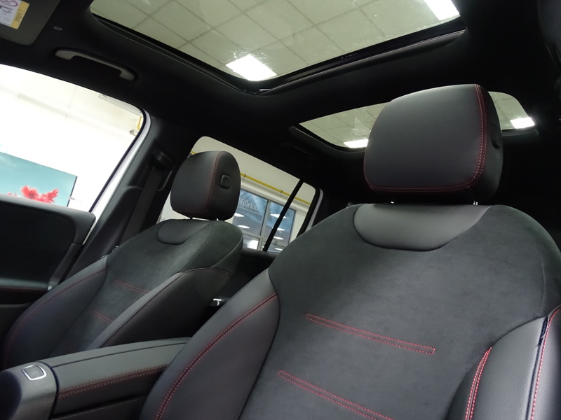 Image Mercedes-Benz EQB 350 4MATIC AMG Line  