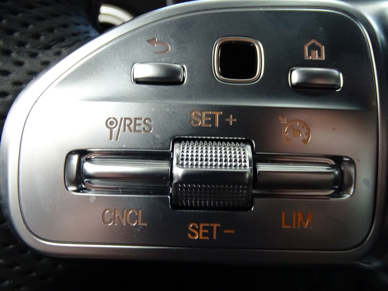 Image Mercedes-Benz GLC SUV GLC 300e 4MATIC SUV AMG Line  