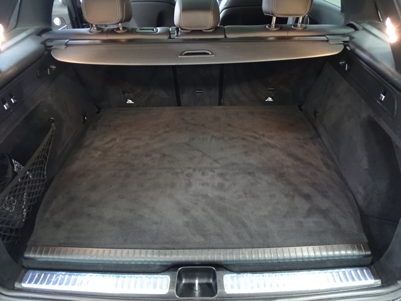 Image Mercedes-Benz GLC SUV GLC 300e 4MATIC SUV AMG Line  