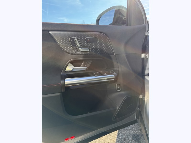 Image Mercedes-Benz GLA 200 d 4MATIC AMG Line  