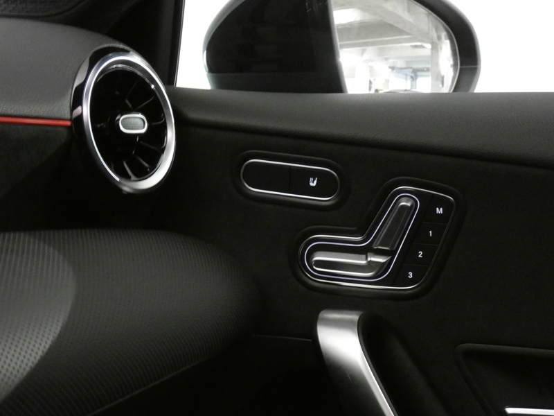 Image Mercedes-Benz CLASSE A 180 d AMG Line  